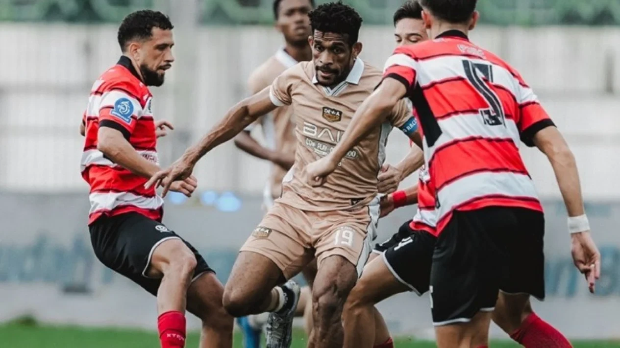 Kekalahan Madura United vs Dewa United 1-2 Brace Ricky Kambuaya Tenggelamkan Laskar Sape Kerrab ke Zona Degradasi
