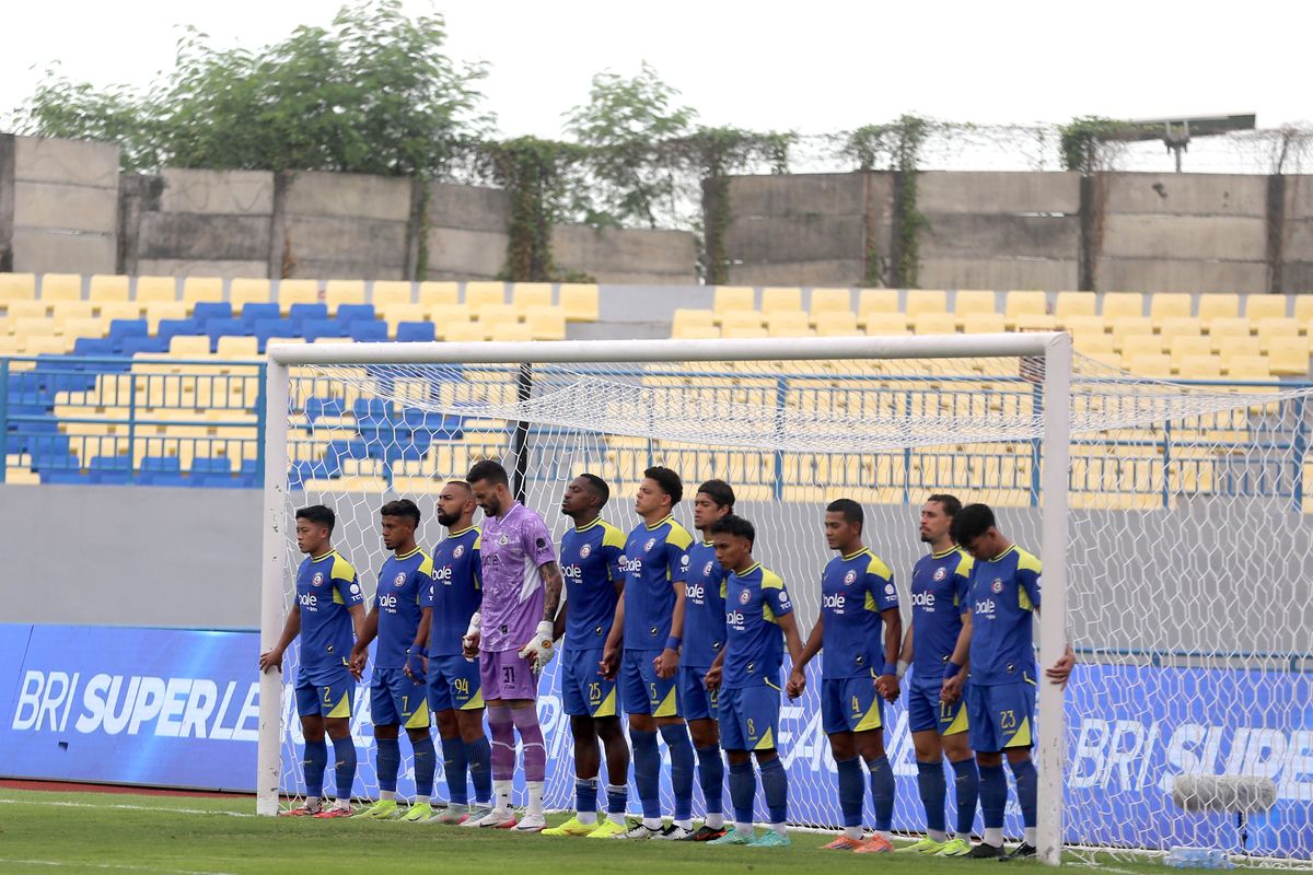 line up Arema FC
