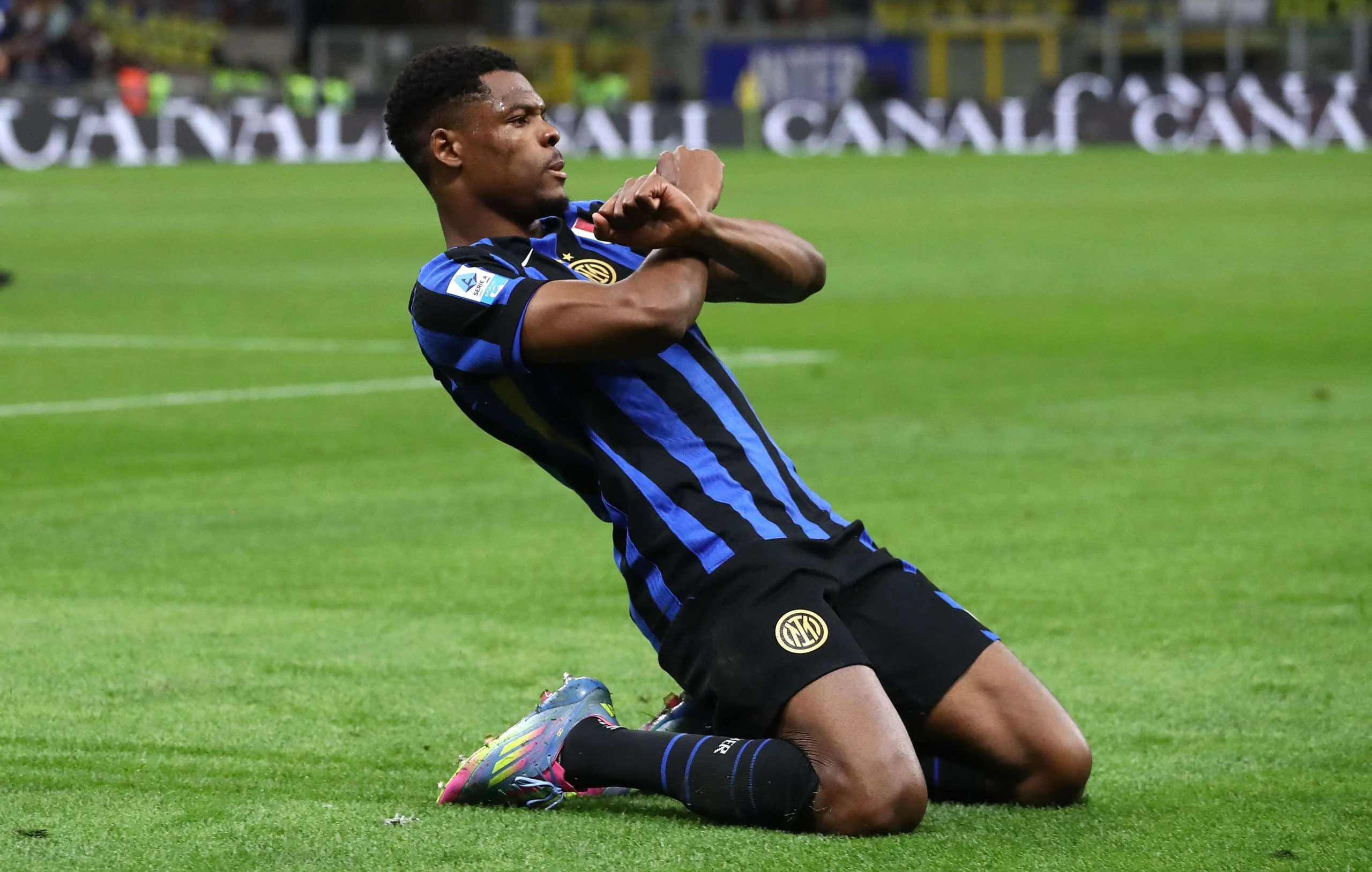 Denzel Dumfries Pindah ke Real Madrid, Mourinho Minta Bek Belanda Gantikan Carvajal di Santiago Bernabeu